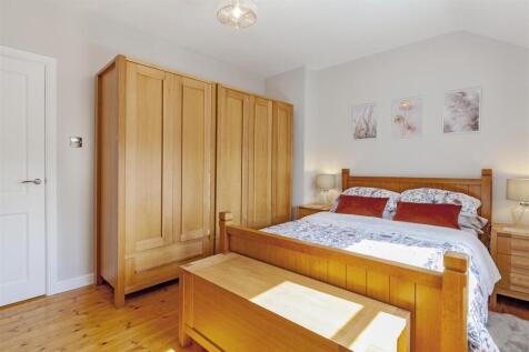 Bedroom 1-2.jpg