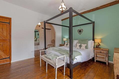 Bedroom 1-2.jpg
