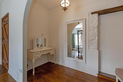 Bedroom 1-4.jpg