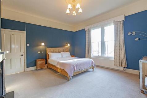Bedroom 1-2.jpg