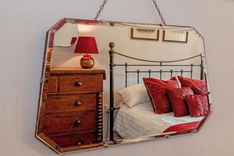 Bedroom 1-1.jpg