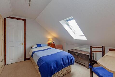 Bedroom 4-2.jpg