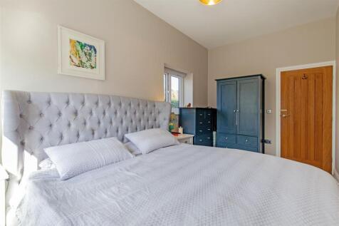 Bedroom 1-2.jpg