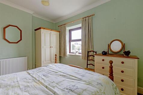 Bedroom 1-2.jpg