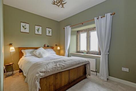 Bedroom 1-1.jpg