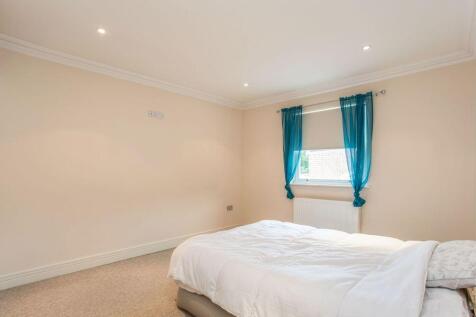 Bedroom 1.jpg