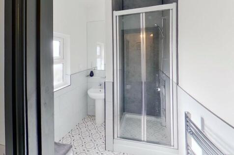 2F shower room