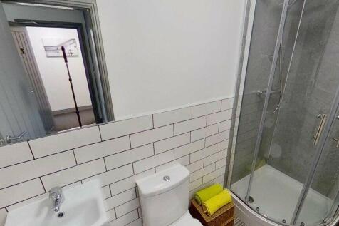 Bedroom 7 ensuite