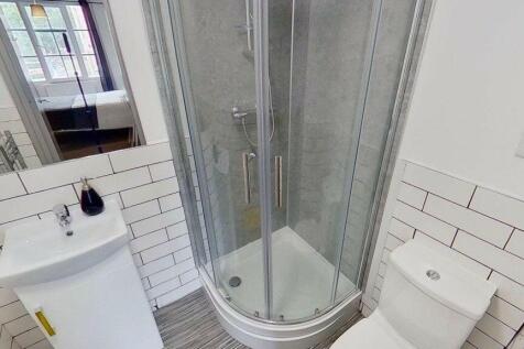 Bedroom 6 ensuite