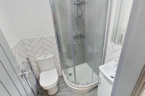 Bedroom 2 ensuite