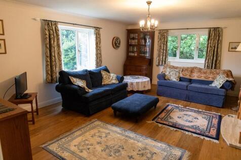 Living Room 7.JPG