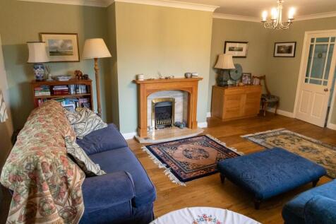 Living Room 9.JPG