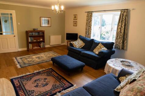 Living Room 10.JPG