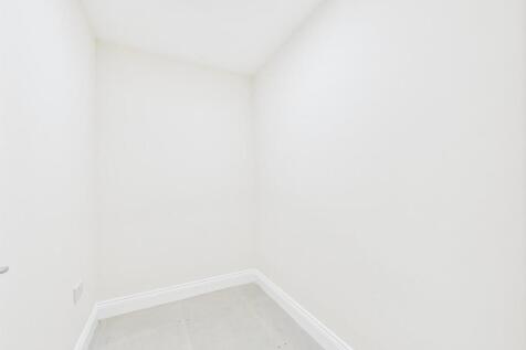 CAM01268G0-PR0360-STILL015.jpg