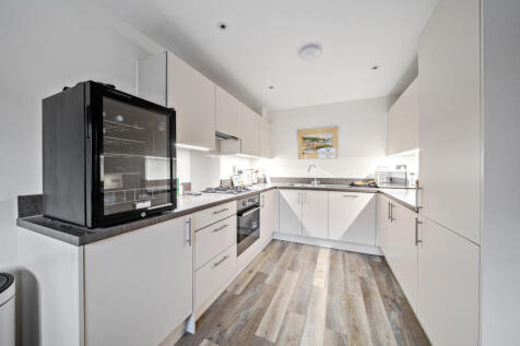 1372524-25-690207...