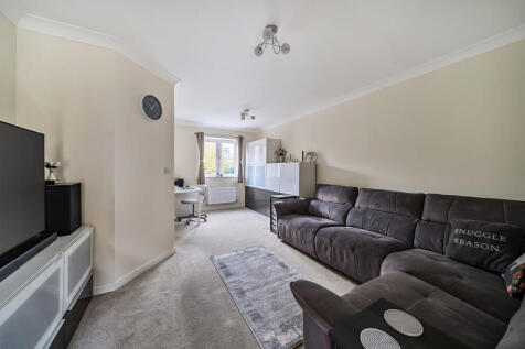 1375179-15-690b36...