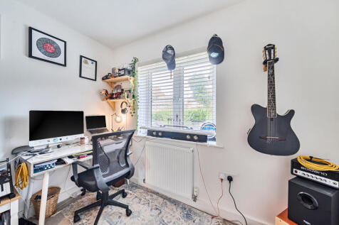 1374970-12-690b3f...