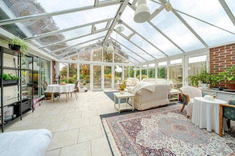 1375171-16-690cb3...