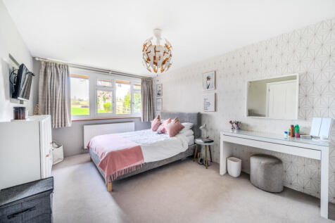 1383206-5-691f580...