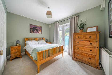 1370555-6-68f23d4...