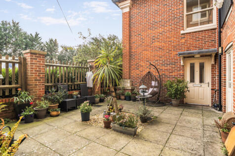 1382373-5-691c8d2...