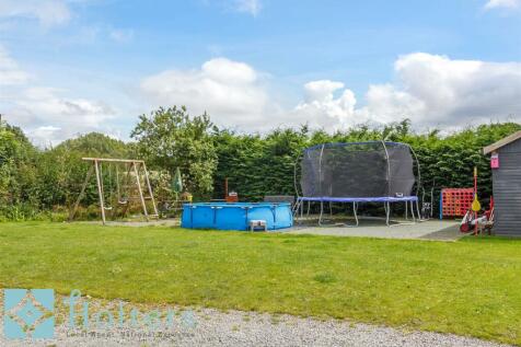 Garden Play Area.jpg