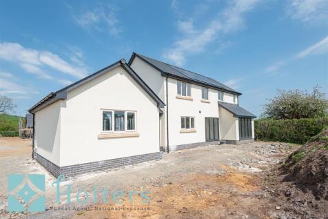 1 Old Inn Meadows, Rhosgoch-3.jpg