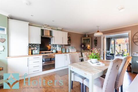 10 Camddwr Rise, Llandrindod Wells-01.jpg
