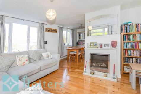 Living Room 2.jpg