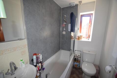 Bathroom.JPG