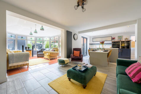 Living Dining Area