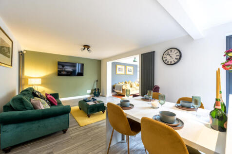 Living Dining Area
