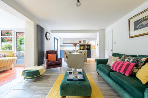 Living Dining Area