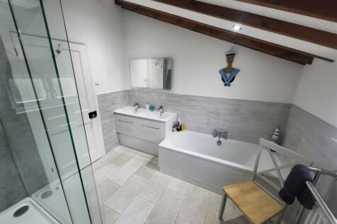 Bath/shower room