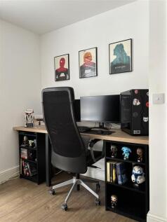 Bedroom 2/Office