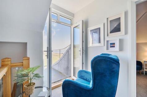 Landing Balcony
