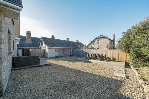 Rear Court Yard &amp; Laundry Room Workshop