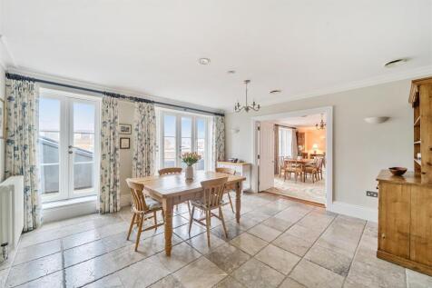 Breakfast room