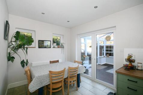 Kitchen/Breakfast Area