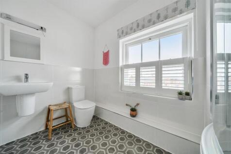 Ensuite Bedroom 2