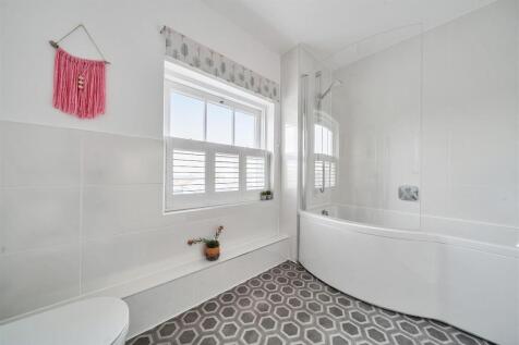 Ensuite Bedroom 2