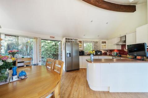 Kitchen/Dining Area