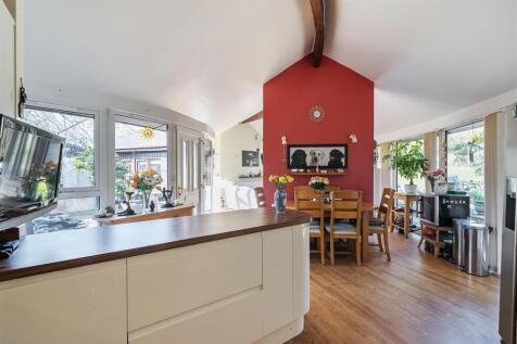 Kitchen/Dining Area