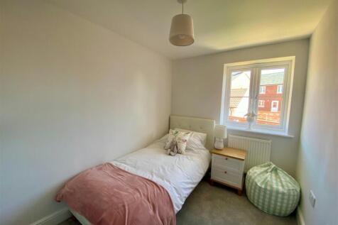 Generic bedroom for a 3 bed.jpg
