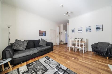 Sitting/dining room