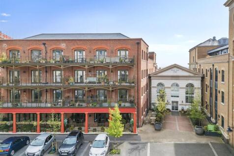 Bowes Lyon Court