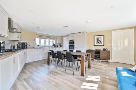 Kitchen Dining room