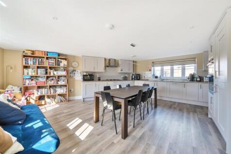 Kitchen dining room