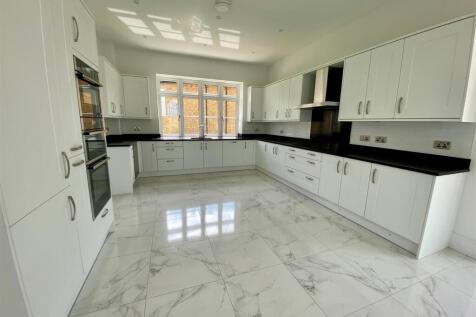 Plot 589 Kitchen. Actual