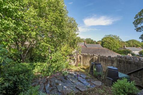 Far rear garden